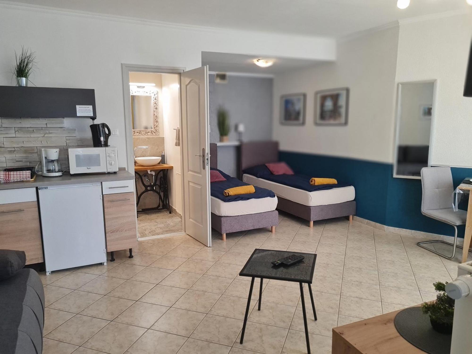 Csever Apartman Tata Extérieur photo