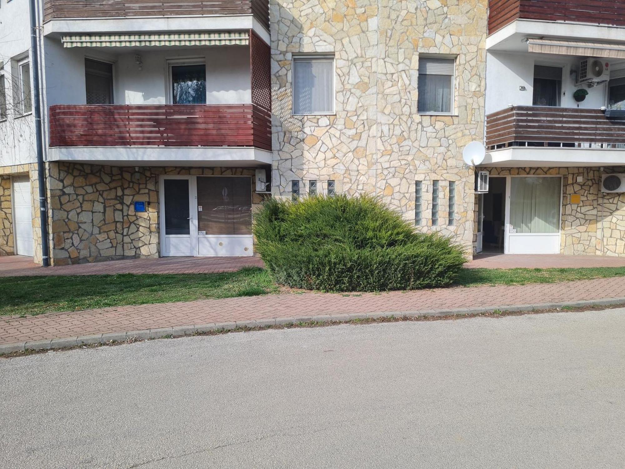 Csever Apartman Tata Extérieur photo