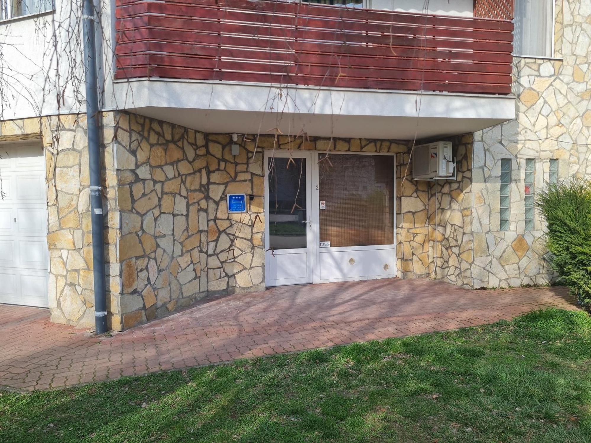 Csever Apartman Tata Extérieur photo